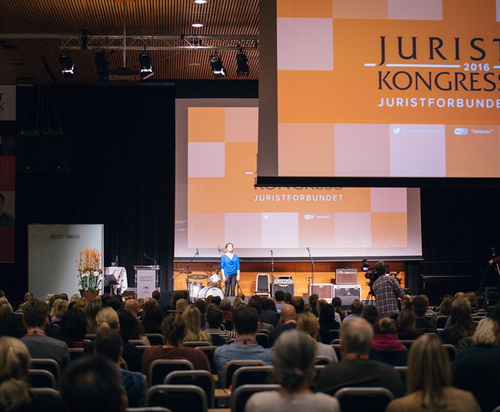 Juristkongress 2016: Dora Thorhallsdottir på scenen